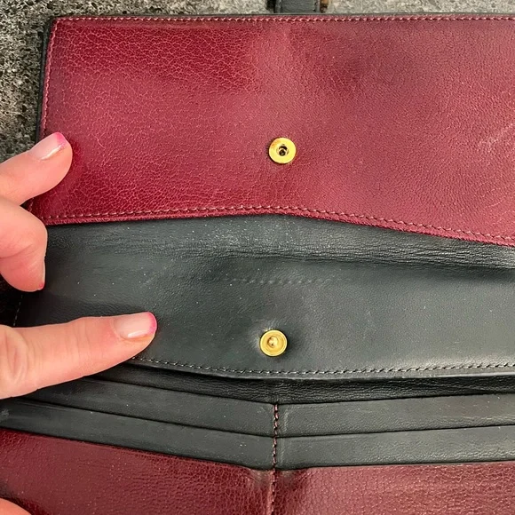 Vintage women’s Givenchy burgundy wallet - Picture 6 of 6